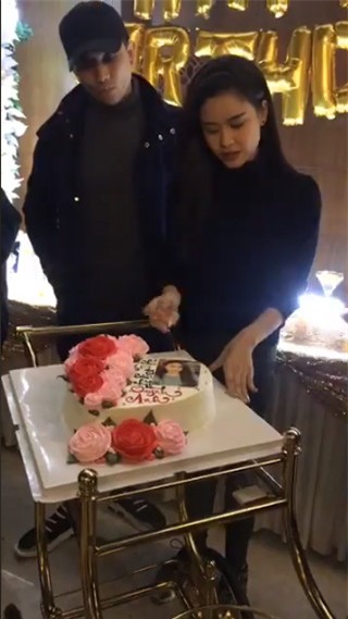 Tim xuất hiện với gương mặt như đưa đám, khó hiểu trong sinh nhật Trương Quỳnh Anh - Tin sao Viet - Tin tuc sao Viet - Scandal sao Viet - Tin tuc cua Sao - Tin cua Sao