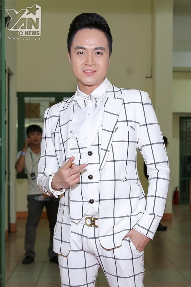 Ca sĩ Nhật Tinh Anh có mặt từ sớm tại Gala kỉ niệm 20 năm Làn sóng xanh. - Tin sao Viet - Tin tuc sao Viet - Scandal sao Viet - Tin tuc cua Sao - Tin cua Sao