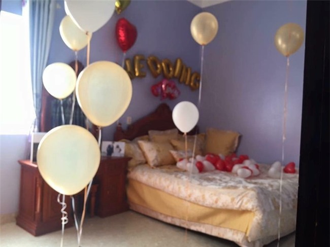 Vợ chồng nghèo và phòng tân hôn tự biên tự diễn khiến dân mạng khen nức nở đáng yêu