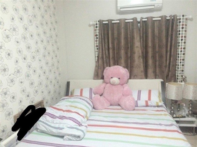 Vợ chồng nghèo và phòng tân hôn tự biên tự diễn khiến dân mạng khen nức nở đáng yêu