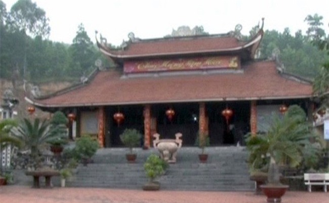 Khách Trung Quốc vào chùa, lập hòm công đức thu 200.000 đồng/người