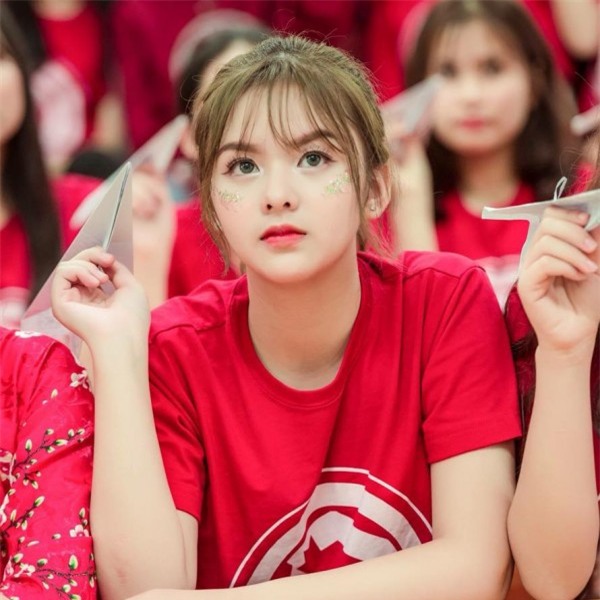 Lại xuất hiện thêm một nữ sinh Hà Nội sở hữu vẻ đẹp lai Tây khó rời mắt! - Ảnh 1.