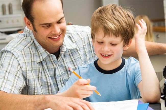 Họp phụ huynh cho con, ông bố không đạt được dù chỉ 1 điểm trước 6 câu hỏi của giáo viên - Ảnh 2.