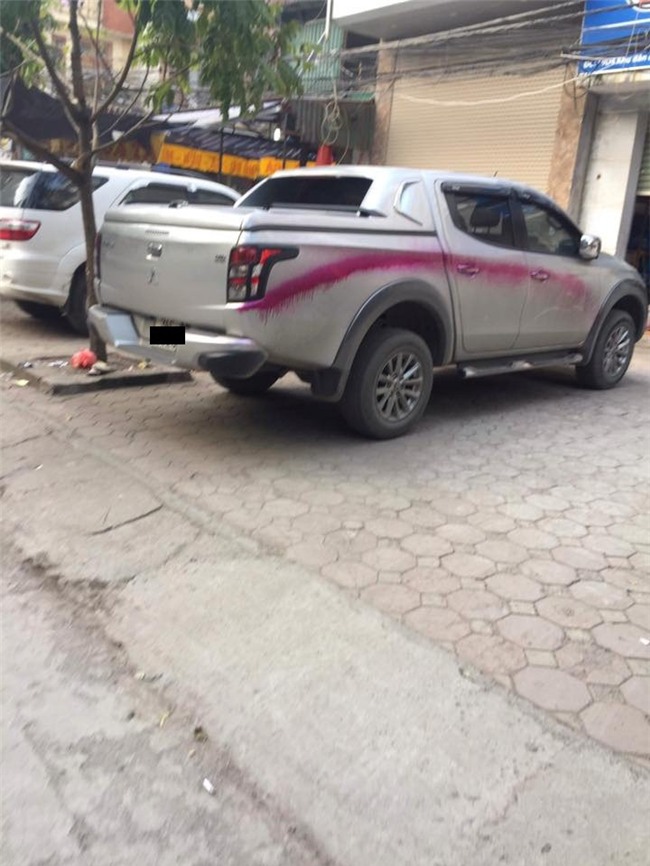 Hàng loạt ô tô bị xịt sơn bẩn tại chung cư Văn Quán, Hà Đông