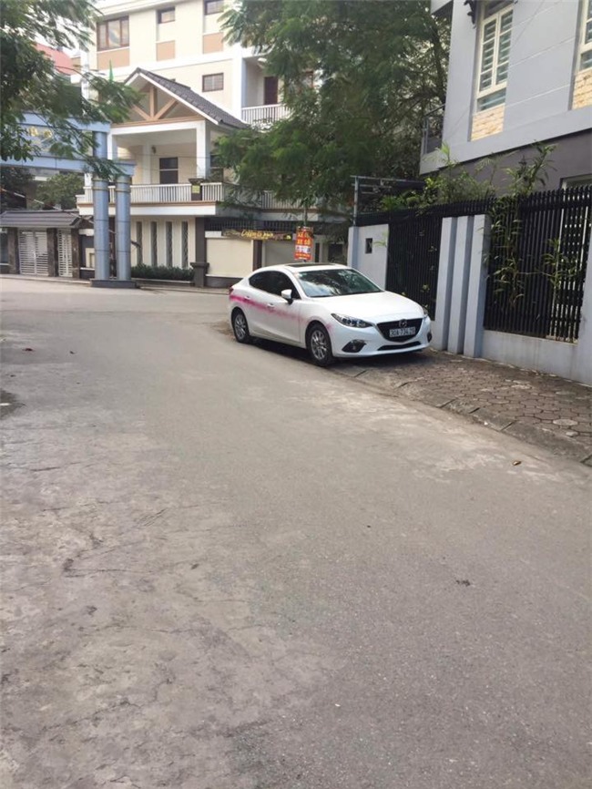 Hàng loạt ô tô bị xịt sơn bẩn tại chung cư Văn Quán, Hà Đông