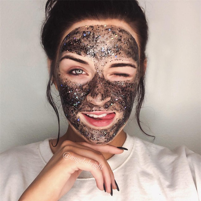 Đây chính là 2 loại mặt nạ lấp lánh đang khiến các tín đồ làm đẹp mê đắm và review về chúng - Ảnh 1.