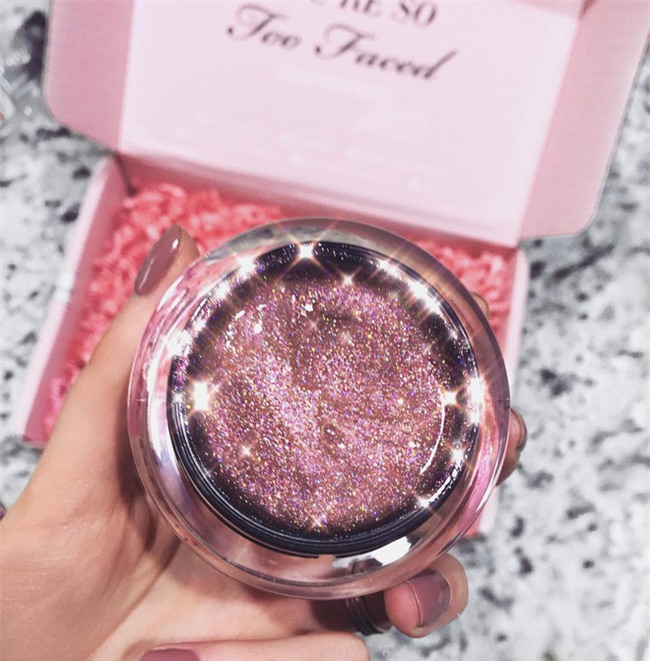 Đây chính là 2 loại mặt nạ lấp lánh đang khiến các tín đồ làm đẹp mê đắm và review về chúng - Ảnh 2.