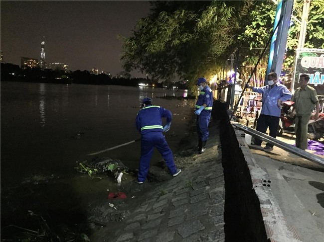 Phát hiện thi thể đàn ông trôi trong đám lục bình trên sông Sài Gòn