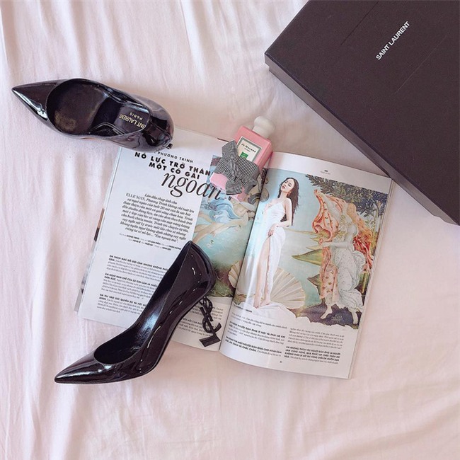 Angela Phương Trinh liệu có biết mình vừa sắm đôi giày giống cả Ngọc Trinh lẫn Kỳ Duyên - Ảnh 1.