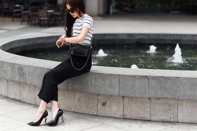 Angela Phương Trinh liệu có biết mình vừa sắm đôi giày giống cả Ngọc Trinh lẫn Kỳ Duyên - Ảnh 3.