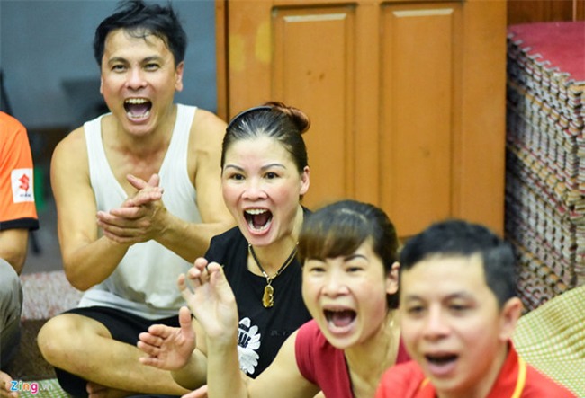 Cha Quang Hai bat khoc khi con trai lam nen lich su hinh anh 1