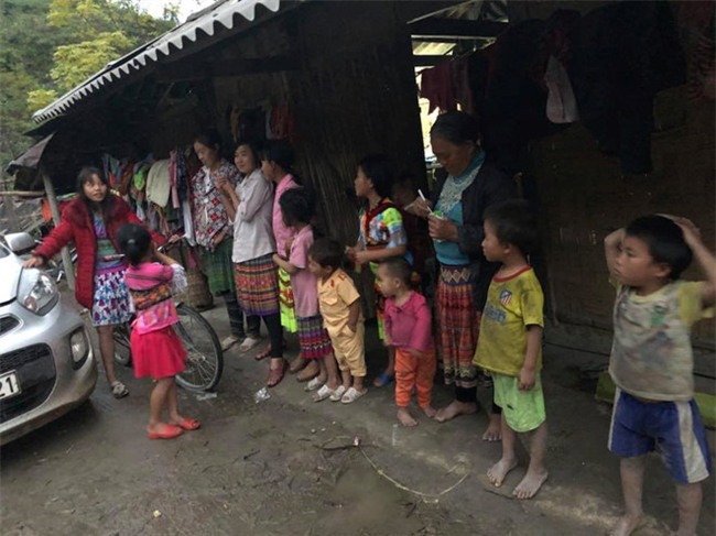 'Em be Muong Lat co the chet neu khong duoc dua di kip thoi' hinh anh 7