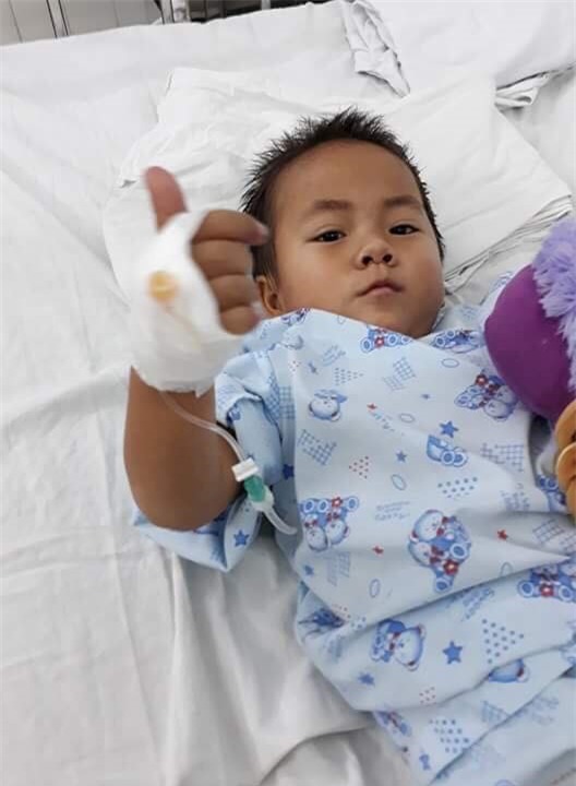 'Em be Muong Lat co the chet neu khong duoc dua di kip thoi' hinh anh 8