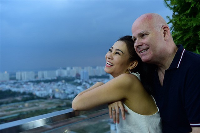 Những cặp sao Việt là minh chứng cho câu nói: Tuổi tác chẳng là gì một khi mình yêu nhau!-6