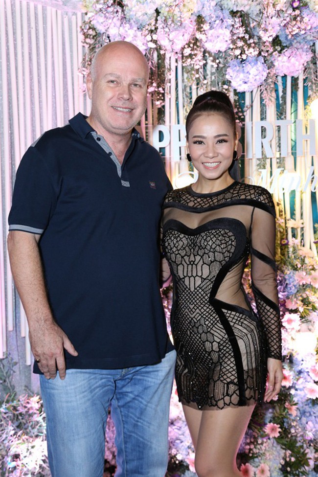 Những cặp sao Việt là minh chứng cho câu nói: Tuổi tác chẳng là gì một khi mình yêu nhau!-10