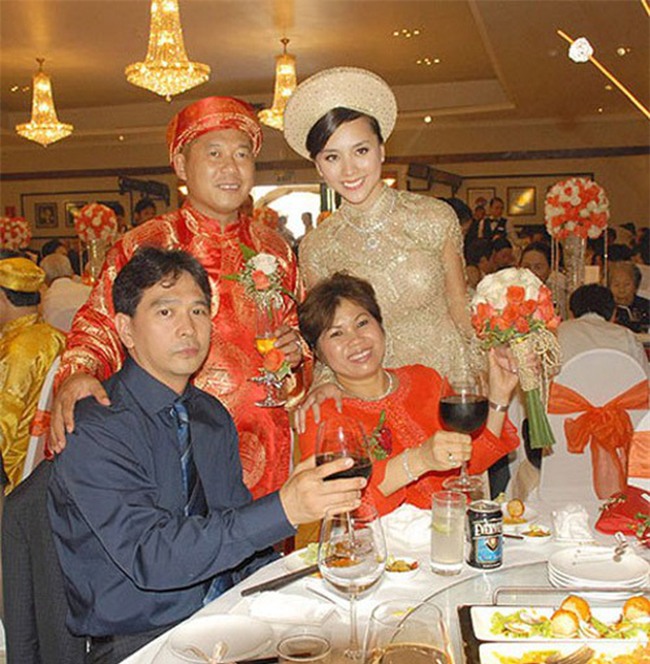 Những cặp sao Việt là minh chứng cho câu nói: Tuổi tác chẳng là gì một khi mình yêu nhau!-27