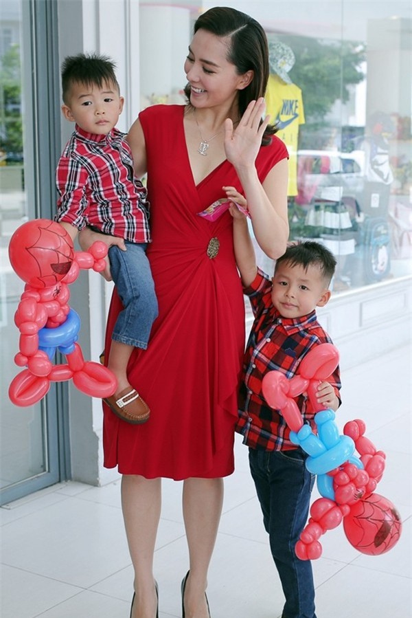 Những cặp sao Việt là minh chứng cho câu nói: Tuổi tác chẳng là gì một khi mình yêu nhau!-29