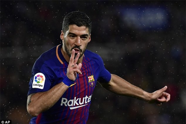 Messi lập tuyệt phẩm sút phạt, Barca nới cách biệt với Real lên... 19 điểm - Ảnh 9.