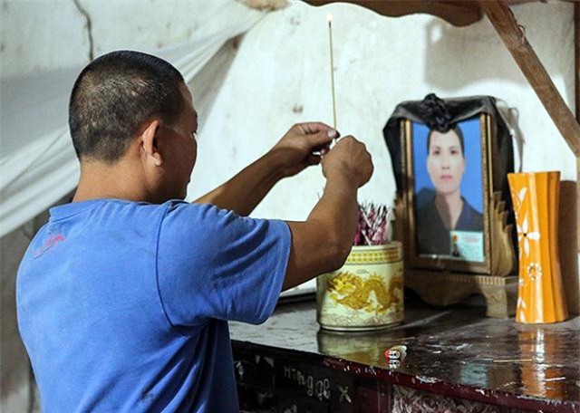 mot ngay "xoay nhu chong chong" cua ong bo mot minh nuoi 8 con - 3