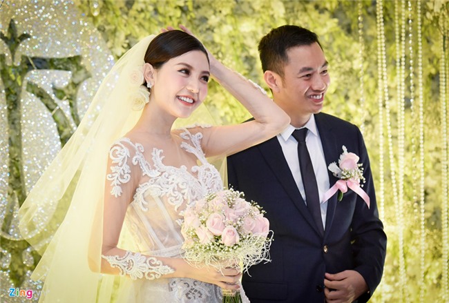 Nguoi dep Ngoc Duyen rang ro trong le cuoi voi chong hon 18 tuoi hinh anh 1