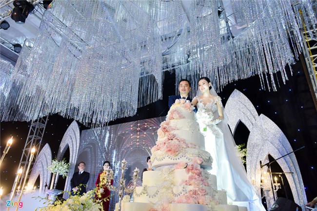 Nguoi dep Ngoc Duyen rang ro trong le cuoi voi chong hon 18 tuoi hinh anh 5