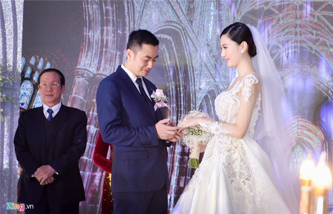 Nguoi dep Ngoc Duyen rang ro trong le cuoi voi chong hon 18 tuoi hinh anh 7