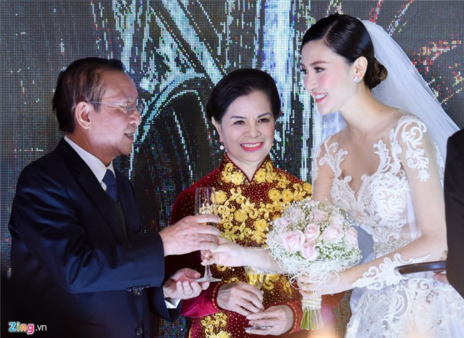 Nguoi dep Ngoc Duyen rang ro trong le cuoi voi chong hon 18 tuoi hinh anh 8