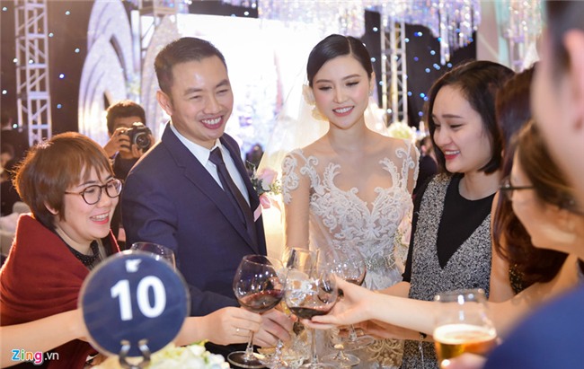 Nguoi dep Ngoc Duyen rang ro trong le cuoi voi chong hon 18 tuoi hinh anh 9