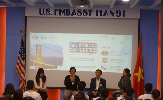 Diễn giả Hà Bạch Liên (thứ 2 từ trái sang) - Học bổng MBA Georgetown, cố vấn quản trị doanh nghiệp.