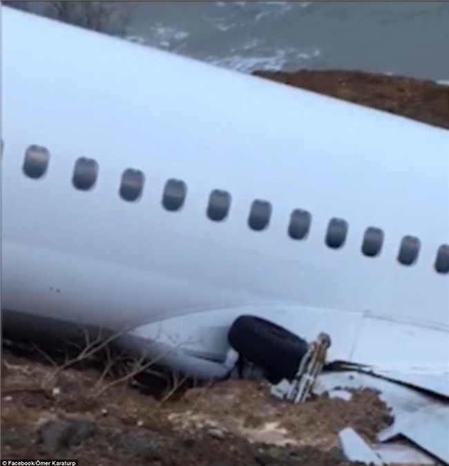 Máy bay lao thẳng xuống biển sau khi hạ cánh, 168 người sống sót an toàn, tránh được thảm kịch hàng không - Ảnh 12.