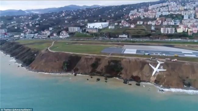 Máy bay lao thẳng xuống biển sau khi hạ cánh, 168 người sống sót an toàn, tránh được thảm kịch hàng không - Ảnh 6.