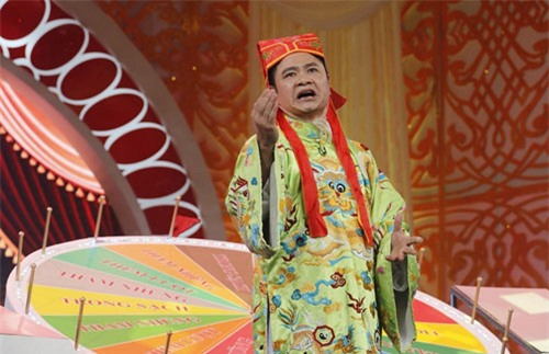 Tá hỏa vì nghệ sĩ Tự Long để đầu trọc trước thềm Táo Quân 2018