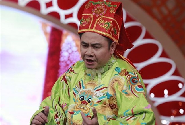 Tá hỏa vì nghệ sĩ Tự Long để đầu trọc trước thềm Táo Quân 2018