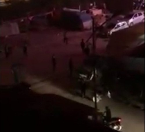 Công an truy tìm hàng chục thanh niên cầm hung khí truy sát nhau giữa đêm ở Bắc Ninh - Ảnh 1.