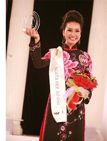 Tại cuộc thi Hoa hậu Thế giới người Việt 2010, Phạm Thị Thùy Linh từng được đánh giá là một trong những ứng cử viên nặng ký cho danh hiệu Hoa hậu. Sau phần thi Trang phục dạ hội và Trang phục áo dài, Phạm Thị Thùy Linh là giành được danh hiệu Người đẹp áo dài và cô nghiễm nhiên giành một suất lọt thẳng vào top 15 của cuộc thi. Tuy nhiên, niềm vui của cô gái đến từ TPHCM chưa kịp trọn vẹn thì bị tố là sửa mũi và cô bị tước danh hiệu, chưa đầy một ngày sau khi giành được. Trước đêm chung kết, Thùy Linh đã bị thu hồi giải thưởng phụ, bị loại khỏi cuộc thi.