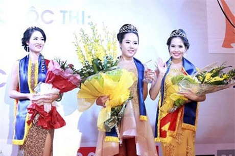 Cuộc thi Nữ hoàng sắc đẹp 2014 kết thúc vào tối 13/7 với kết quả cao nhất được trao cho Trần Thị Yến Hoa, Á hoàng 1 thuộc về thí sinh Dương Kim Ánh và Á hoàng 2 là Đặng Thu Hằng.