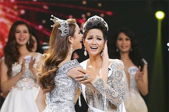 Tân Hoa hậu HHen Niê mở lại facebook sau 1 tuần tuyên bố hạn chế dùng mạng xã hội