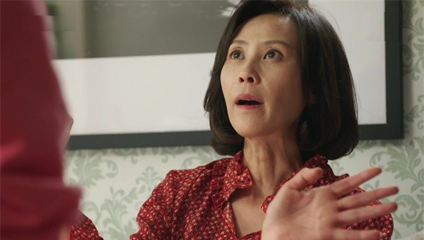 Đi chợ về, mình sửng sốt thất mẹ chồng và chồng ngồi chơi với con - Ảnh 2.