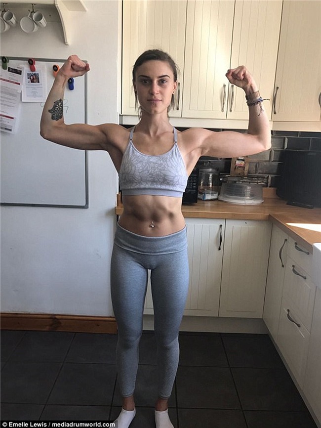 Từng bị gọi là bộ xương di động và nhiều phen tưởng chết, cô gái trẻ 32 kg thay đổi không ai nhận ra - Ảnh 4.