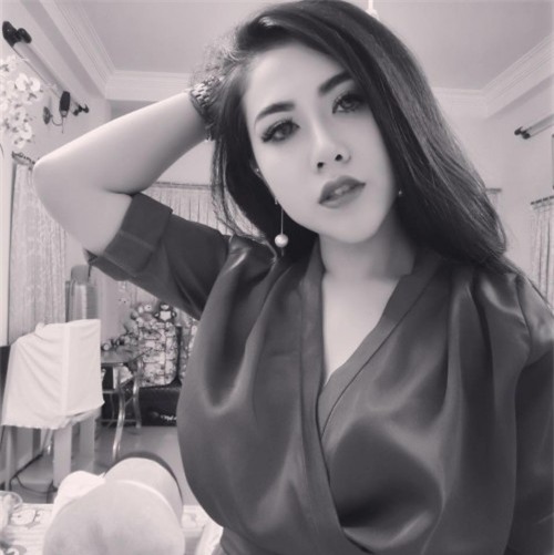 Cô giáo tiếng Anh siêu gợi cảm, giỏi 3 thứ tiếng biết chơi 4 nhạc cụ-3