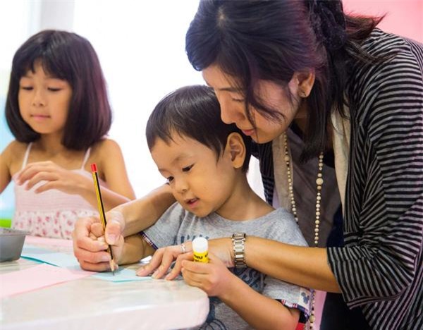 bi mat trong cach nuoi day khac nguoi cua cac bo me co con thien tai - 2