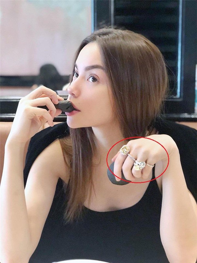 ho ngoc ha an banh van khoe kheo cung luc 4 chiec nhan kim cuong lap lanh - 2