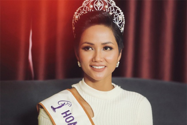 Chỉ trong 1 tuần, Hoa hậu này được tung hô, Hoa hậu khác lại bị ruồng bỏ