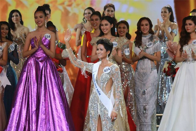 Chỉ trong 1 tuần, Hoa hậu này được tung hô, Hoa hậu khác lại bị ruồng bỏ