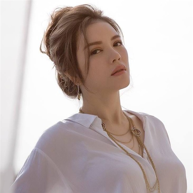 tuoi u40, ly nha ky van khoe nguc day lap lo 