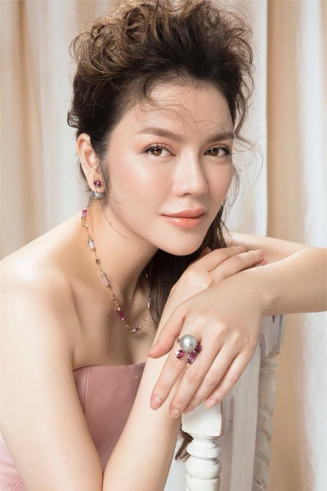 tuoi u40, ly nha ky van khoe nguc day lap lo 