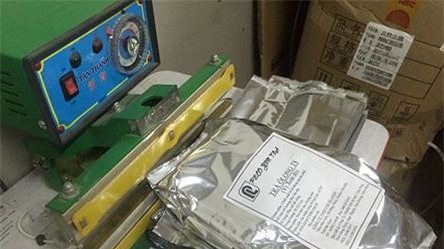 Thu giữ hơn 2.000 túi nguyên liệu trà sữa không rõ nguồn gốc