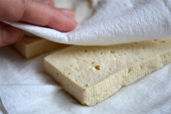 Đậu phụ trước khi chế biến nhớ làm thêm 2 bước này, món ăn thơm ngon vô cùng - Ảnh 1.