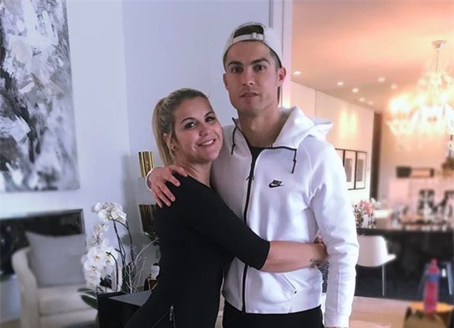 Chi gai viet tam thu xuc dong co vu Ronaldo hinh anh 2