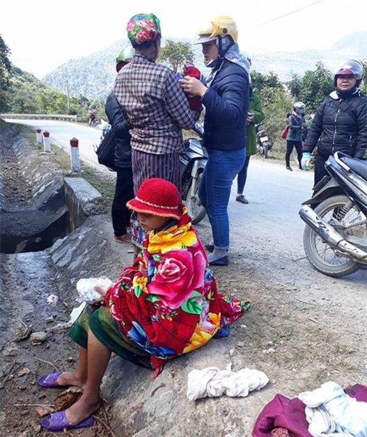 9 co giao tieu hoc thanh ba do de cho san phu vo oi ben duong - 1
